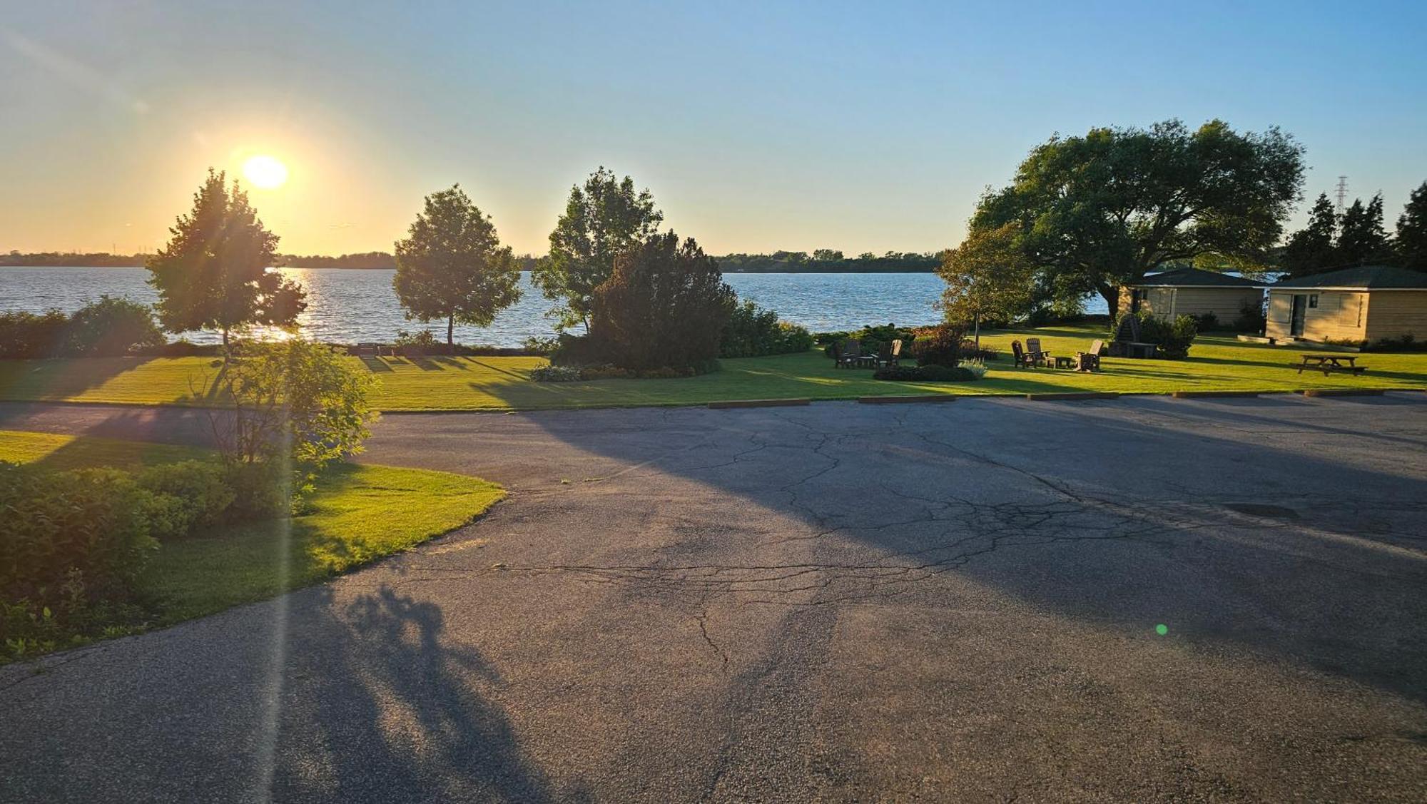 Hotel Oasis Lac St-Louis Salaberry-de-Valleyfield Exterior photo