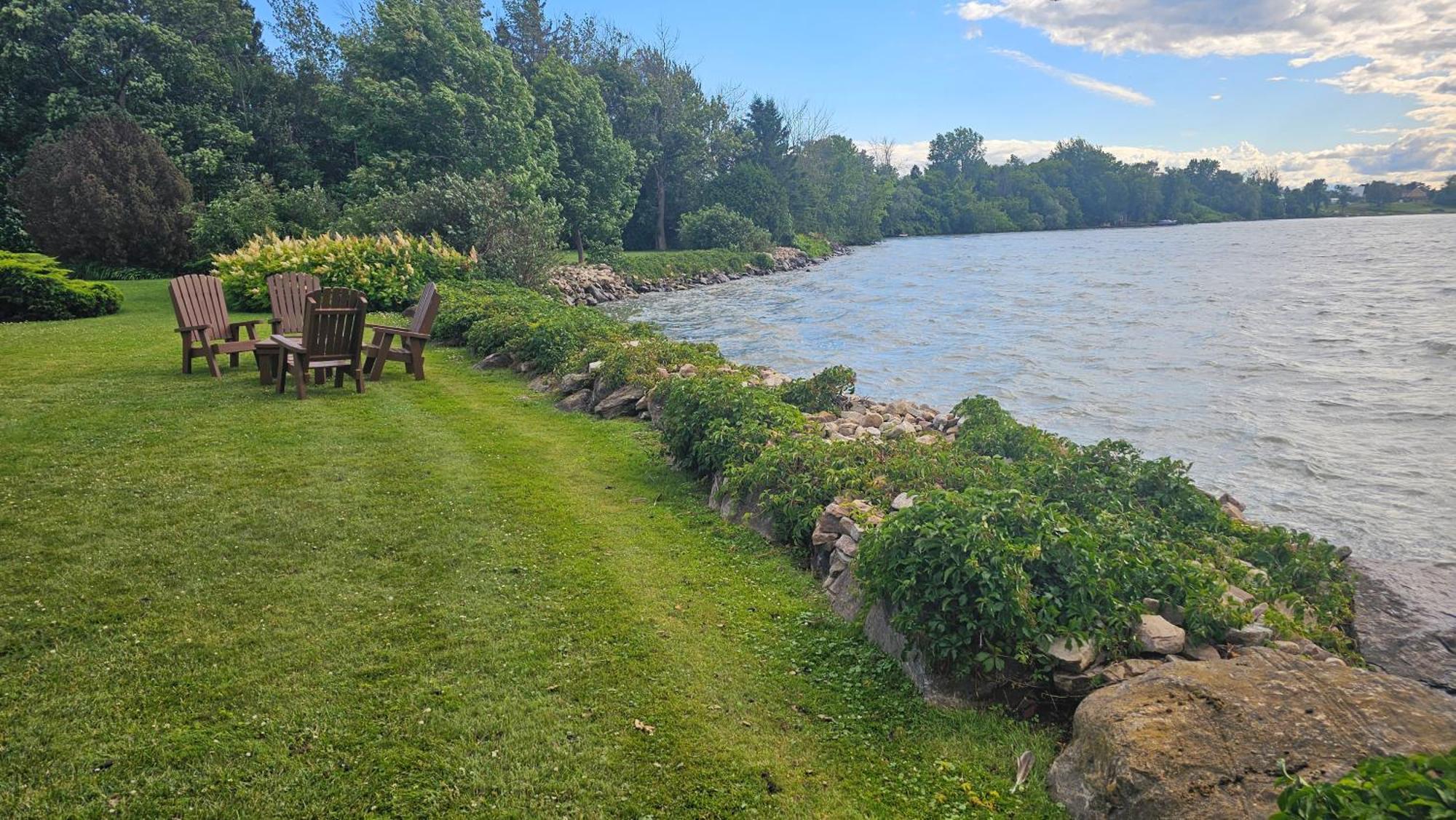Hotel Oasis Lac St-Louis Salaberry-de-Valleyfield Exterior photo